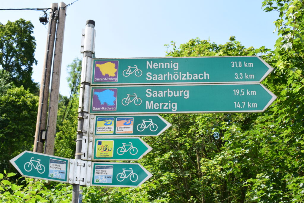 Wegweiser Fahrradweg Saarland